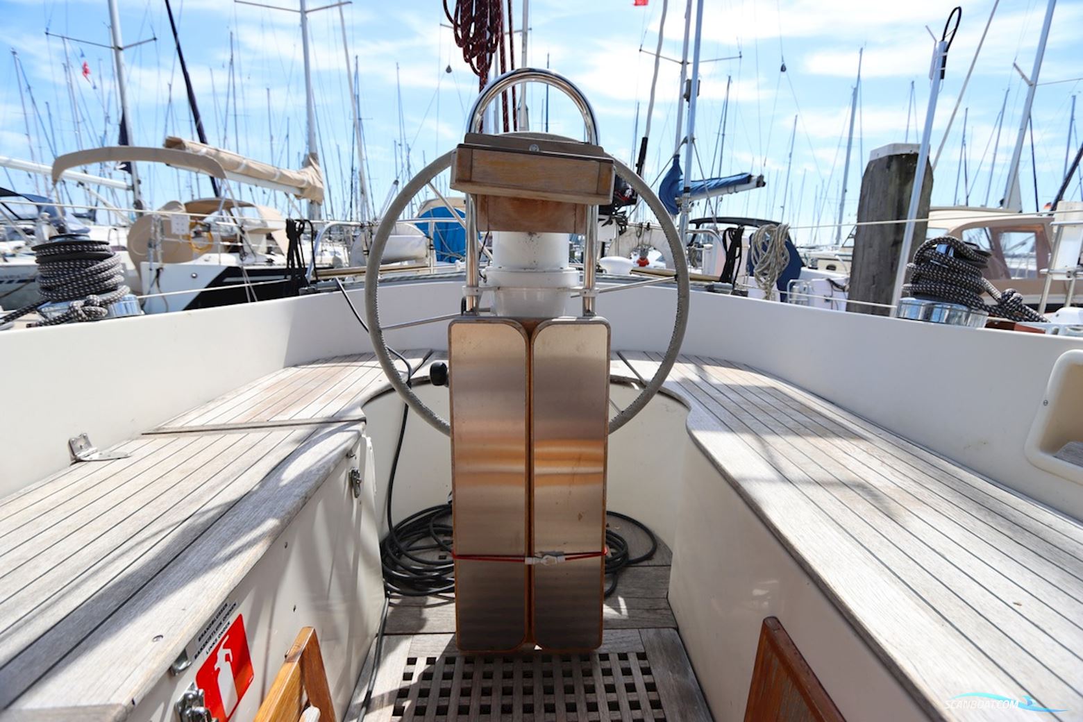 Hallberg Rassy 352