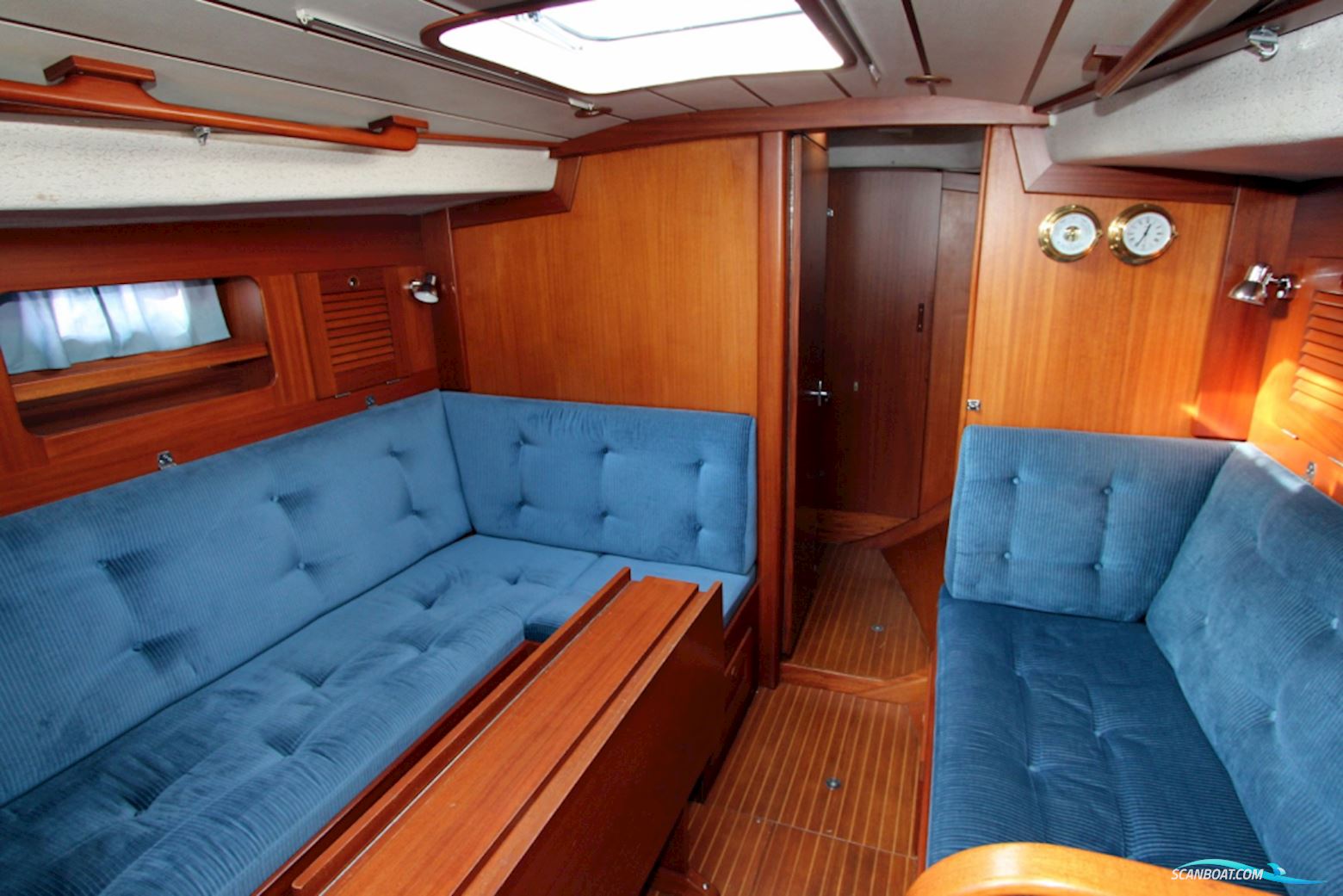 Hallberg Rassy 352