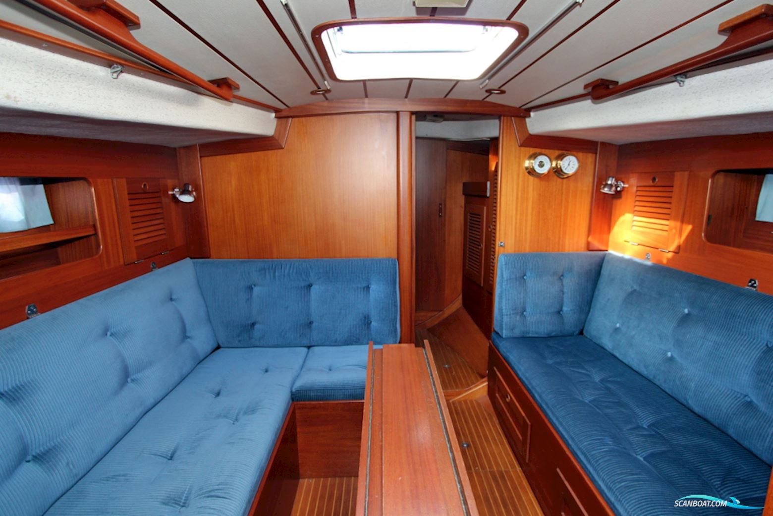 Hallberg Rassy 352
