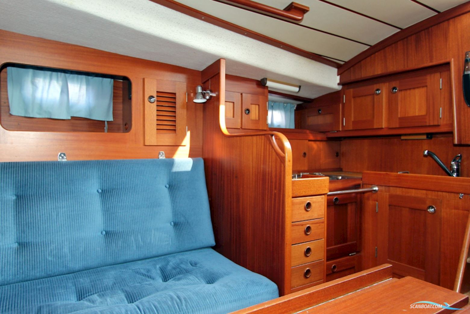 Hallberg Rassy 352