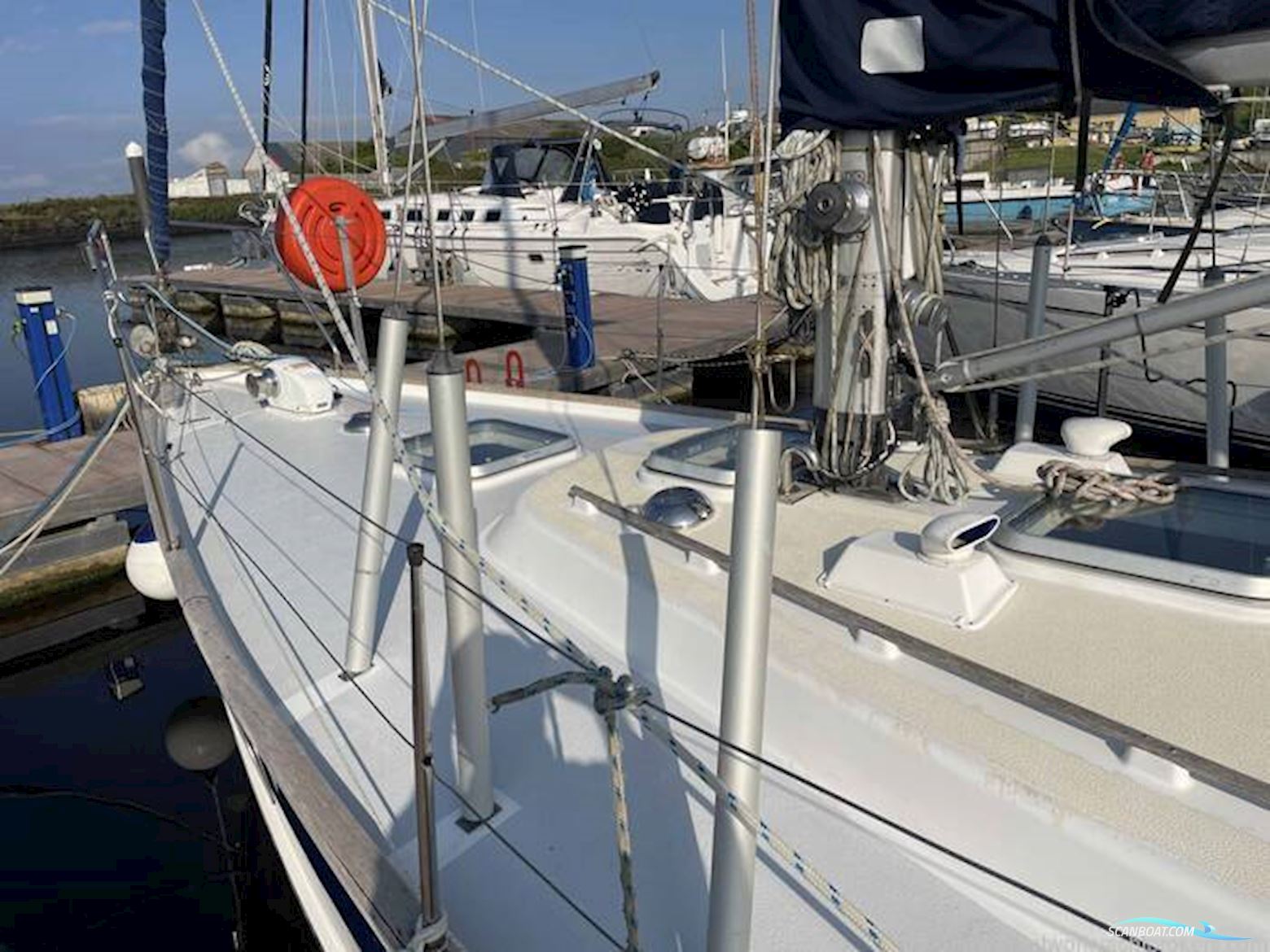 Hallberg Rassy 352