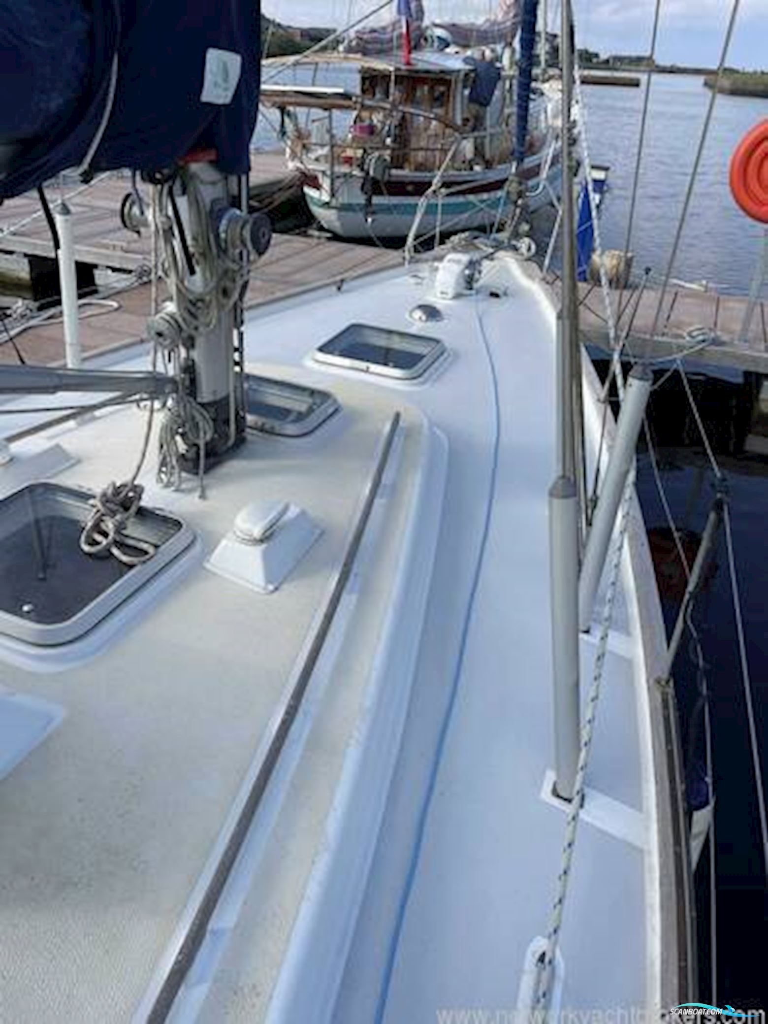 Hallberg Rassy 352