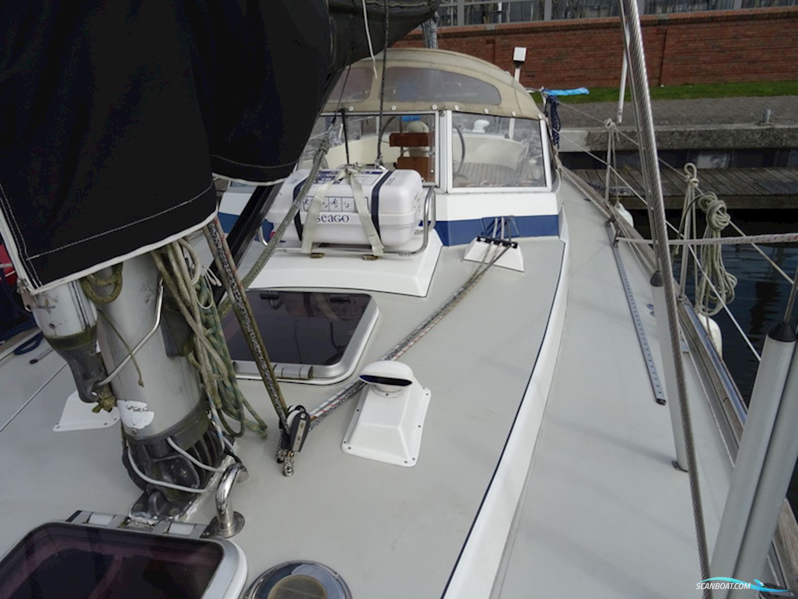 Hallberg Rassy 352
