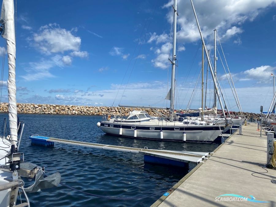 Hallberg Rassy 352