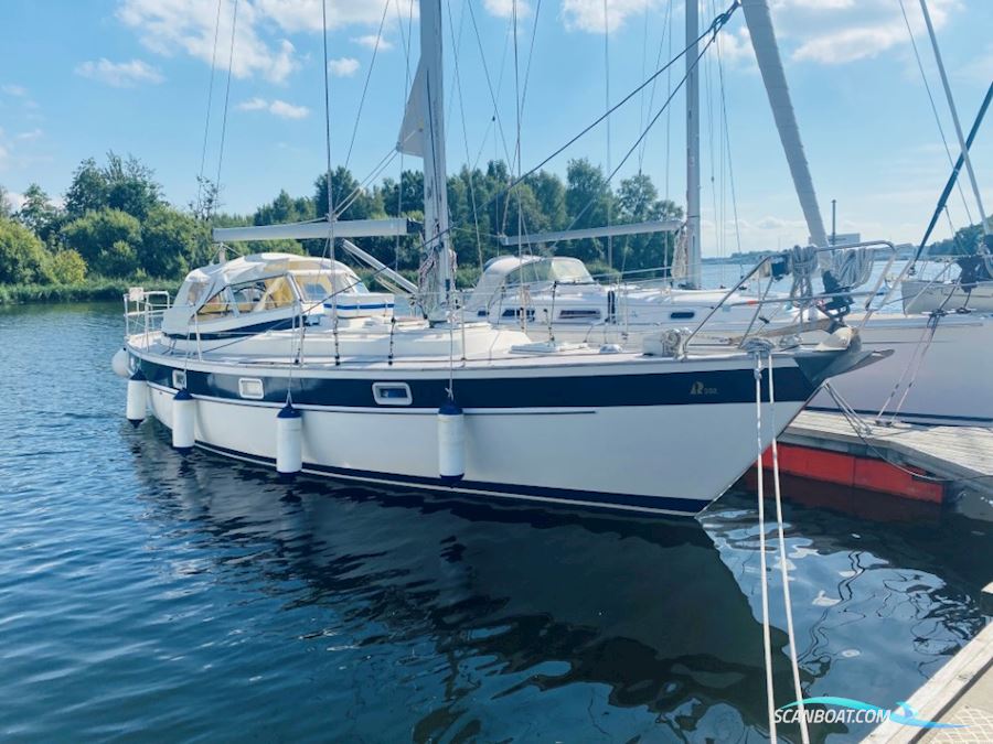 Hallberg Rassy 352
