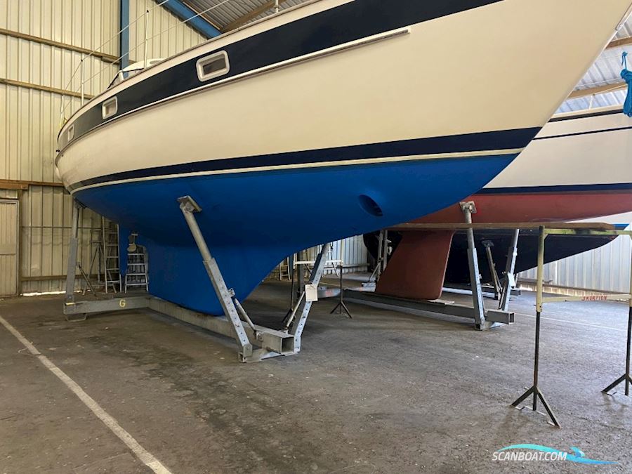 Hallberg Rassy 352