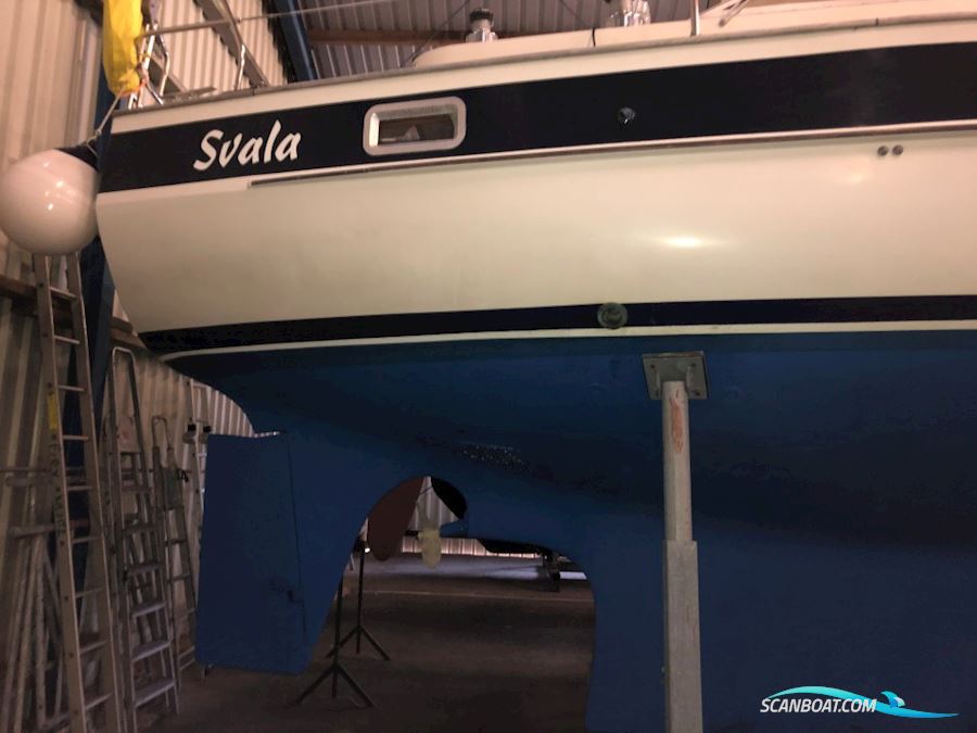 Hallberg Rassy 352