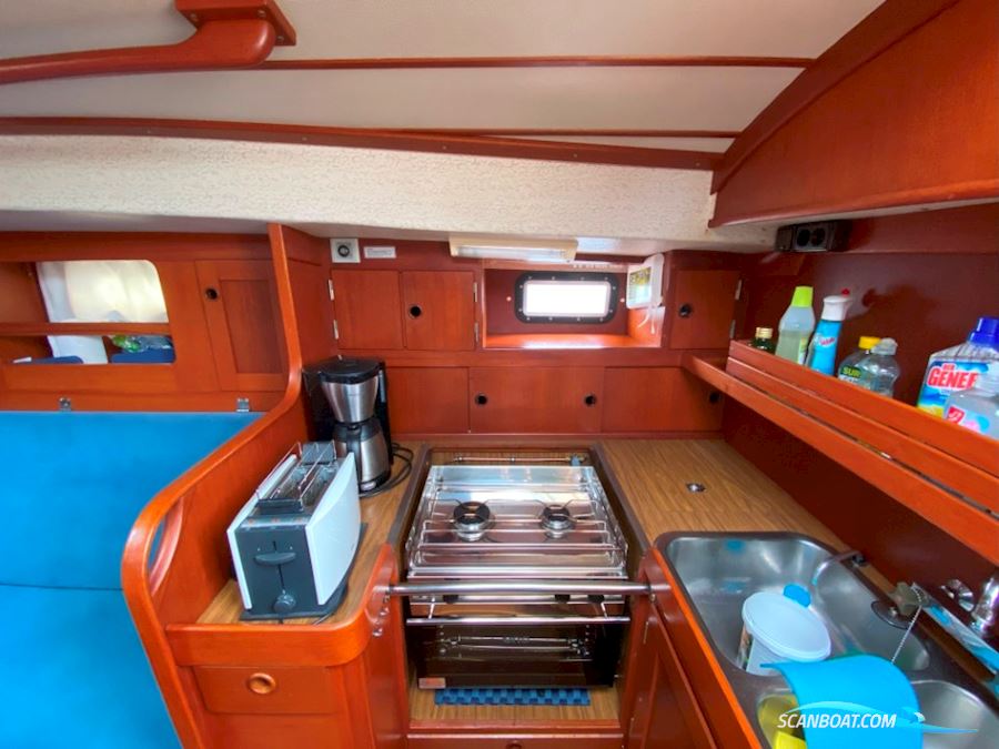 Hallberg Rassy 352