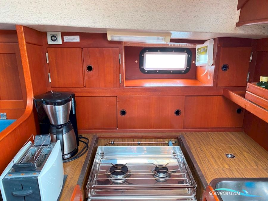 Hallberg Rassy 352