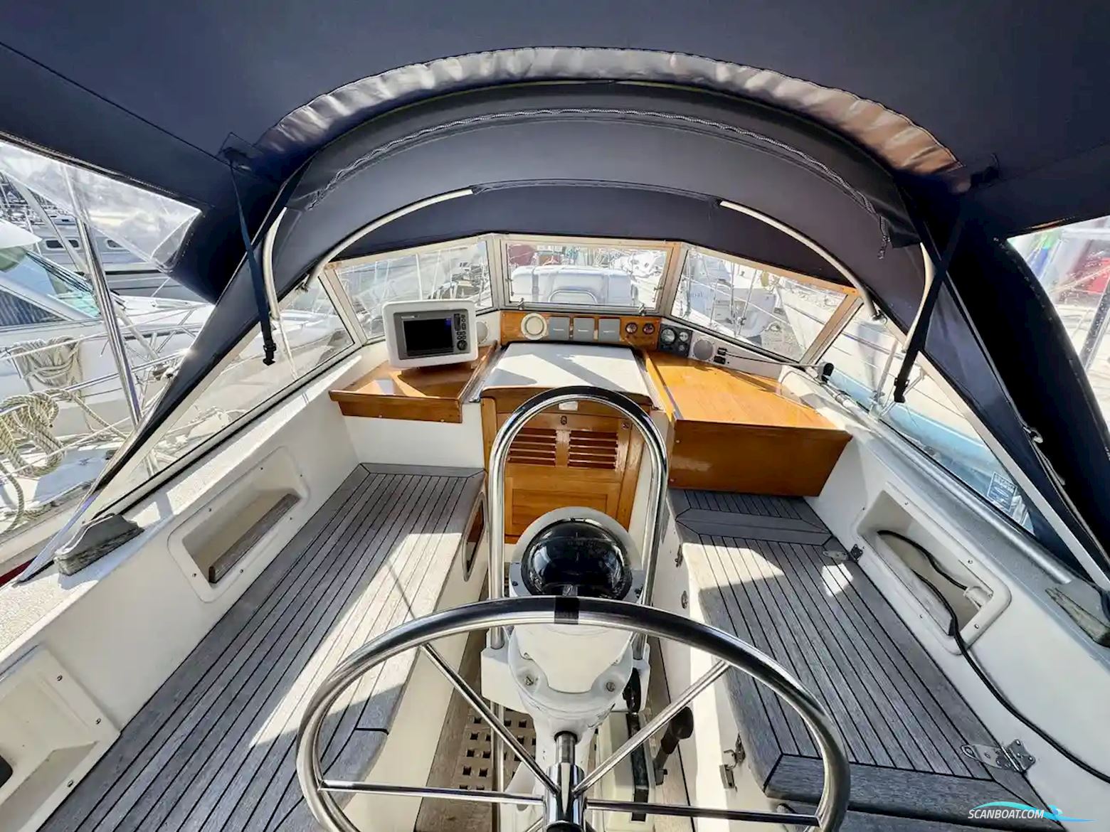 Hallberg-rassy 352