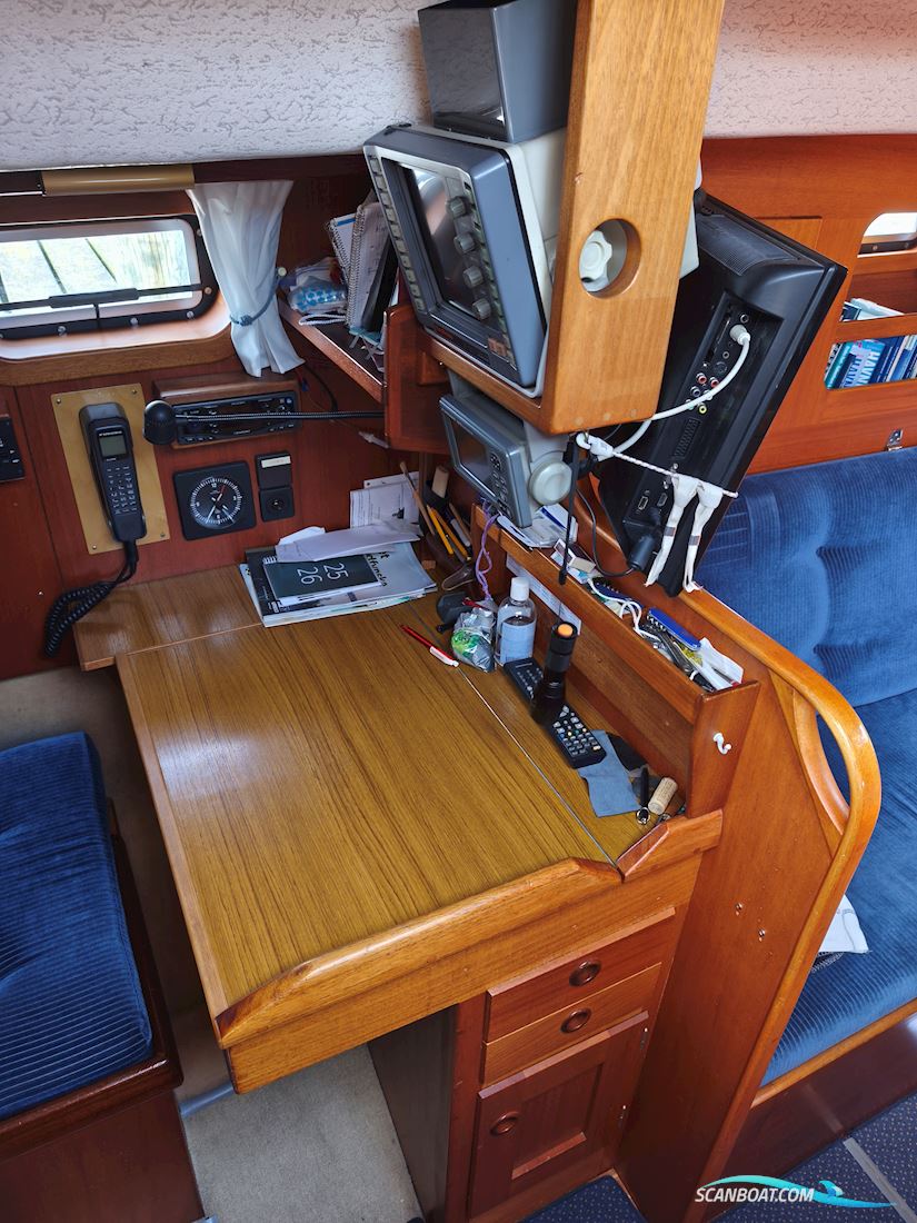 Hallberg Rassy 352