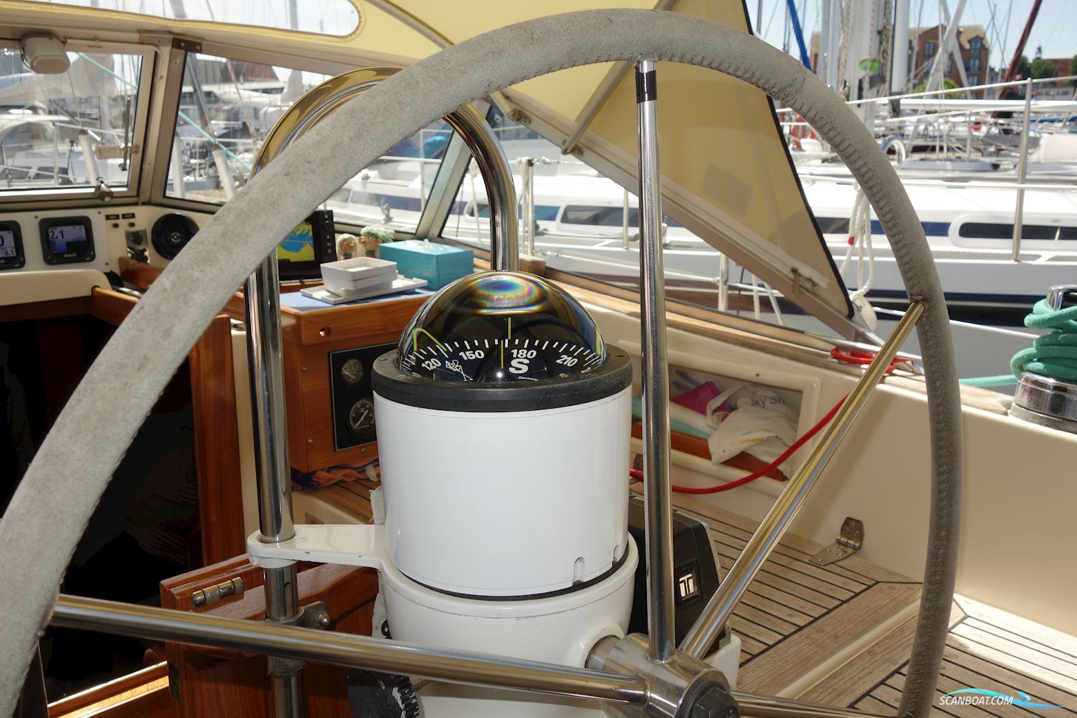 Hallberg-Rassy 352