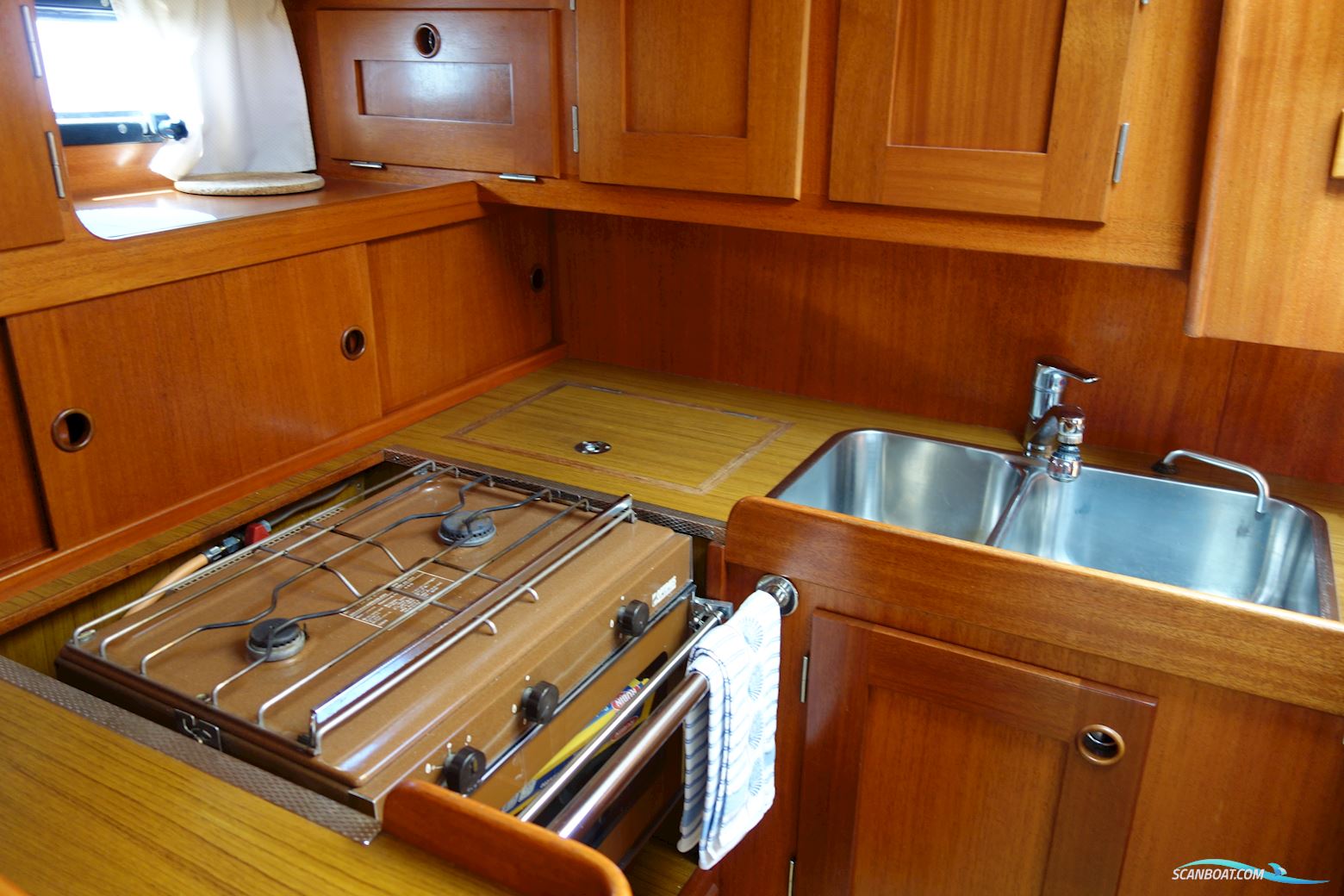 Hallberg-Rassy 352
