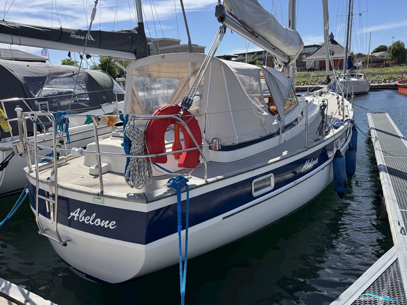 Hallberg Rassy 352