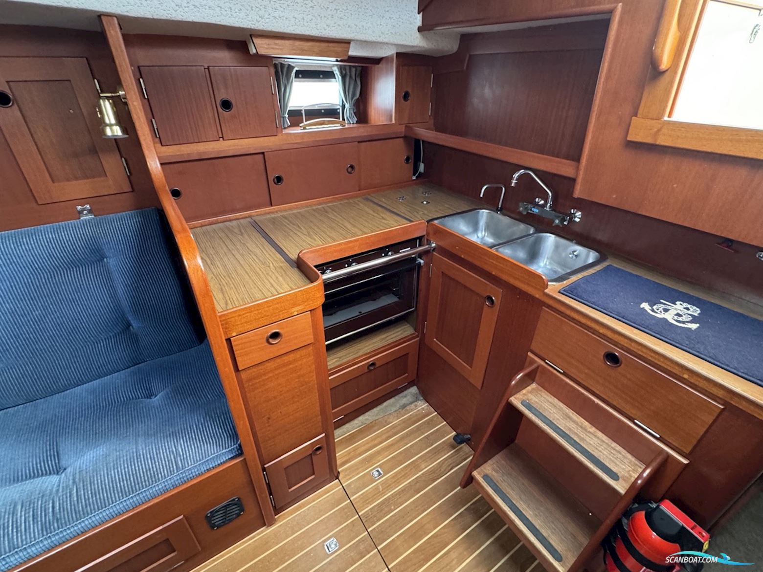 Hallberg Rassy 352