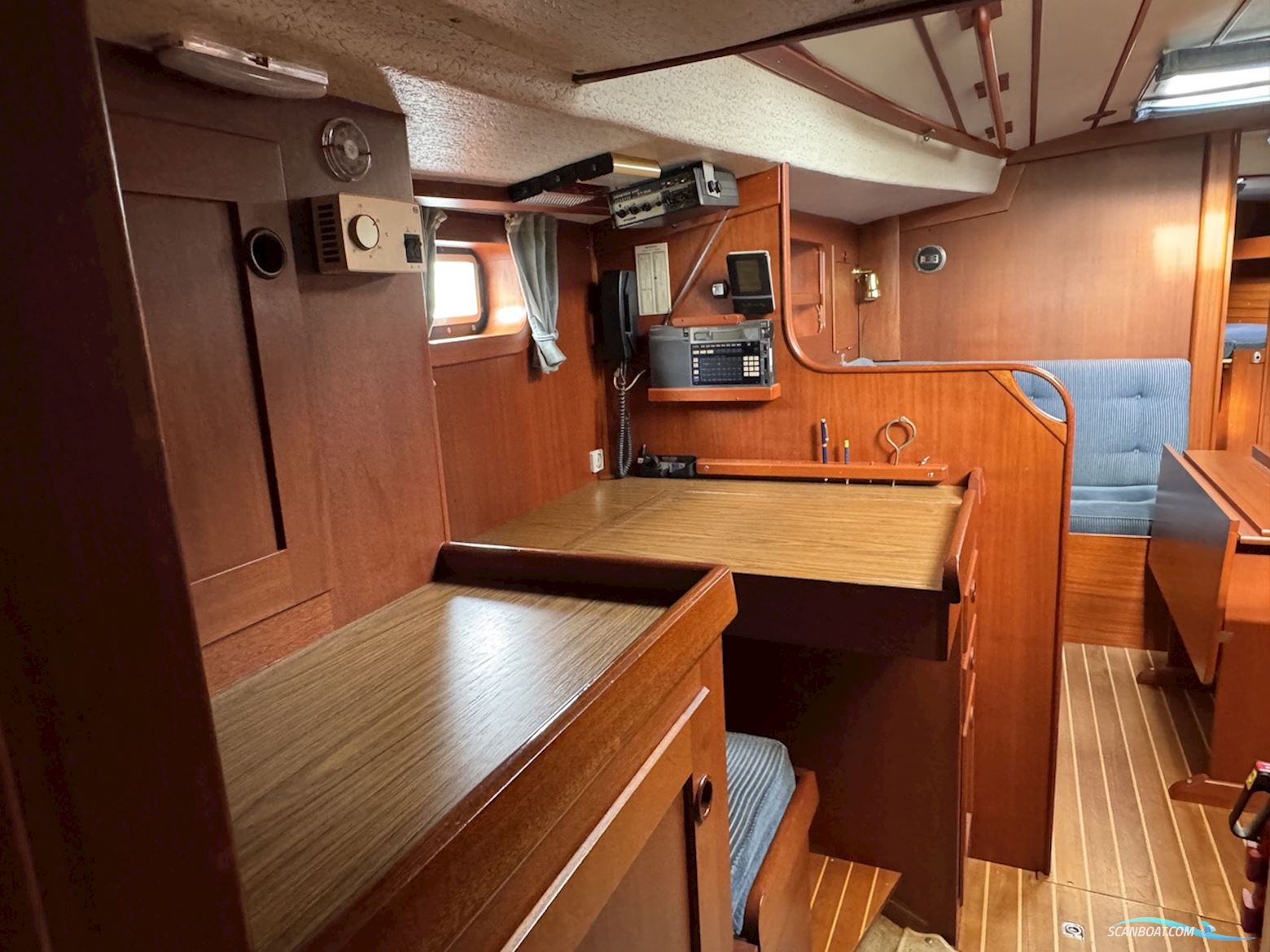 Hallberg Rassy 352