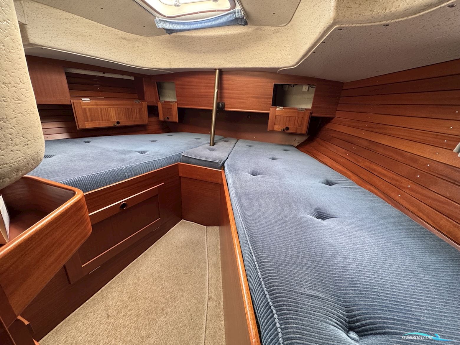 Hallberg Rassy 352