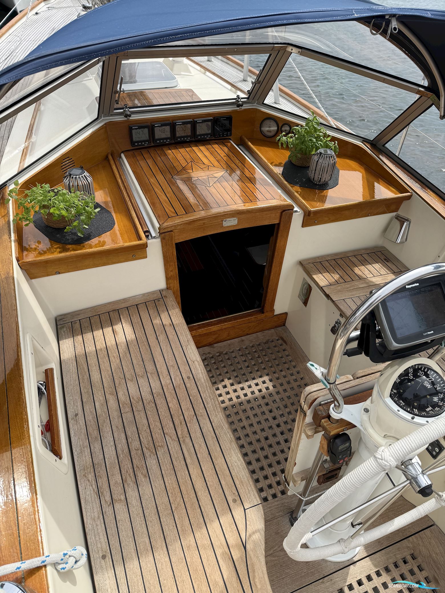 Hallberg-Rassy 352
