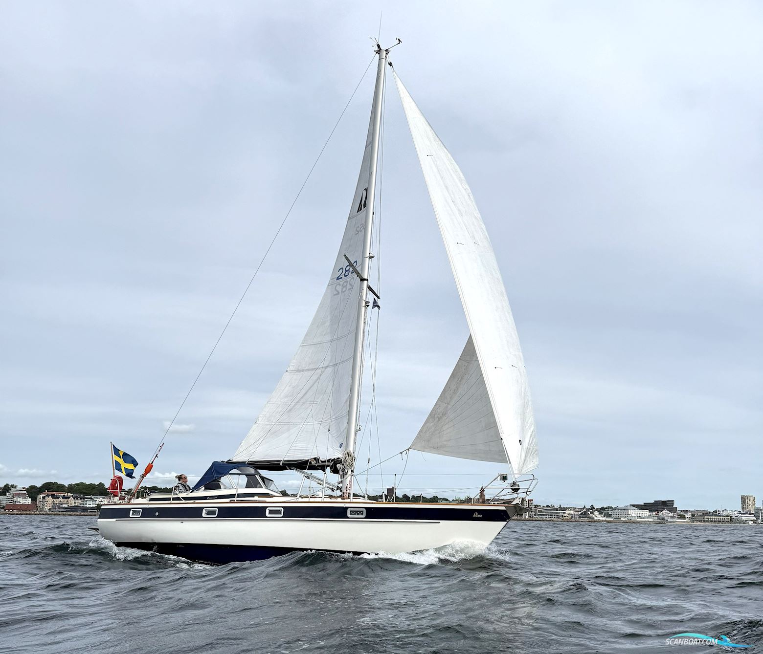 Hallberg-Rassy 352