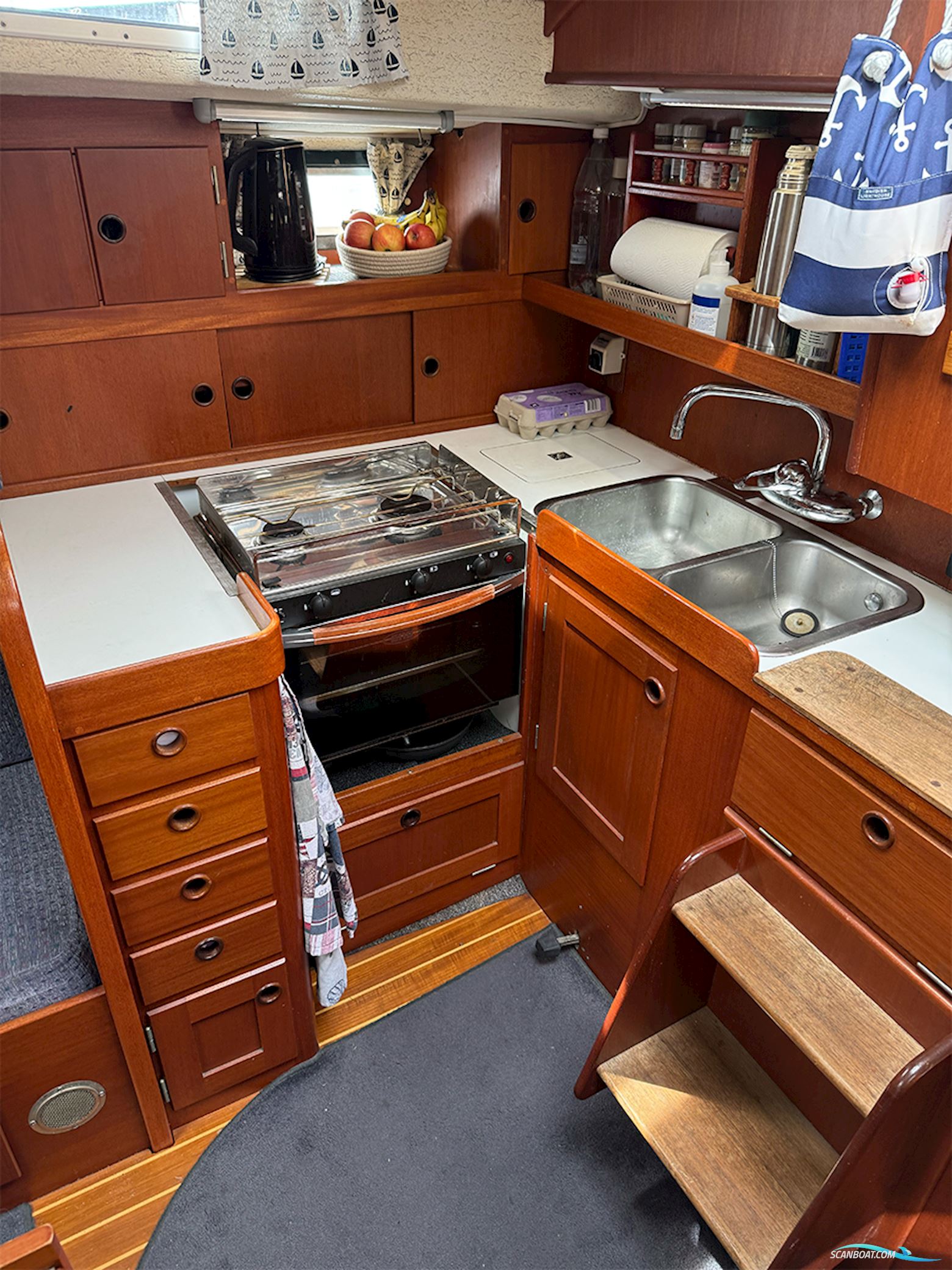 Hallberg-Rassy 352