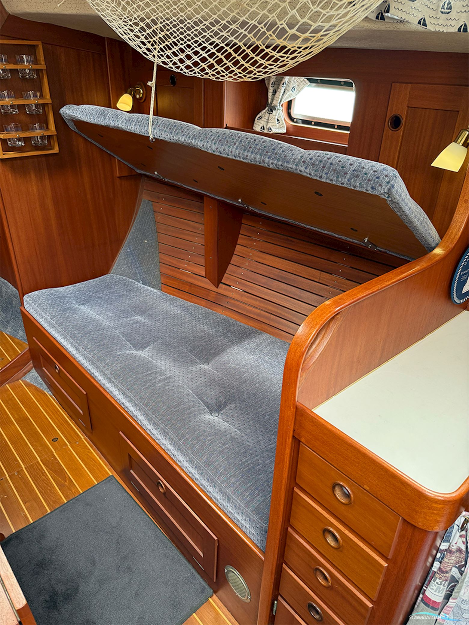 Hallberg-Rassy 352