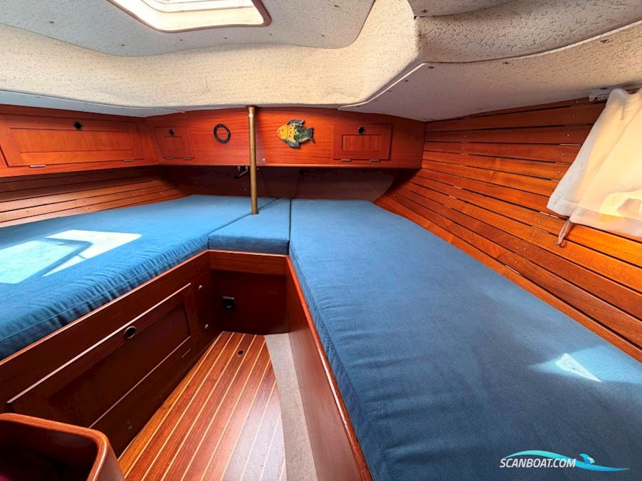 Hallberg Rassy 352