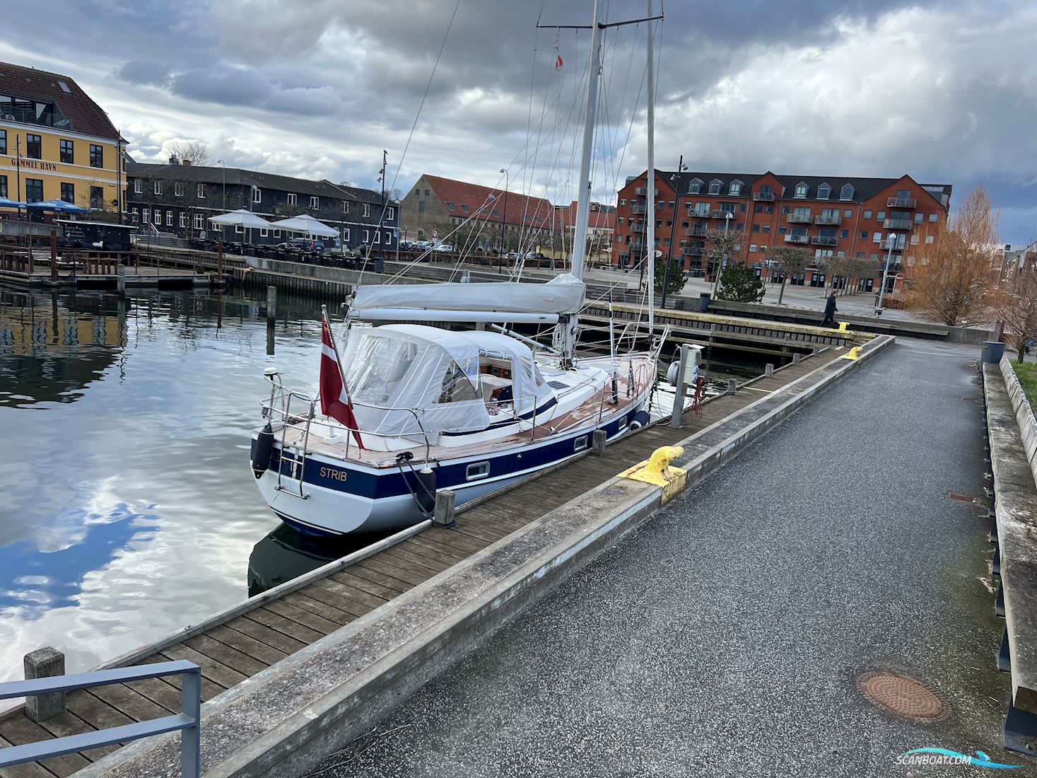 Hallberg-Rassy 352