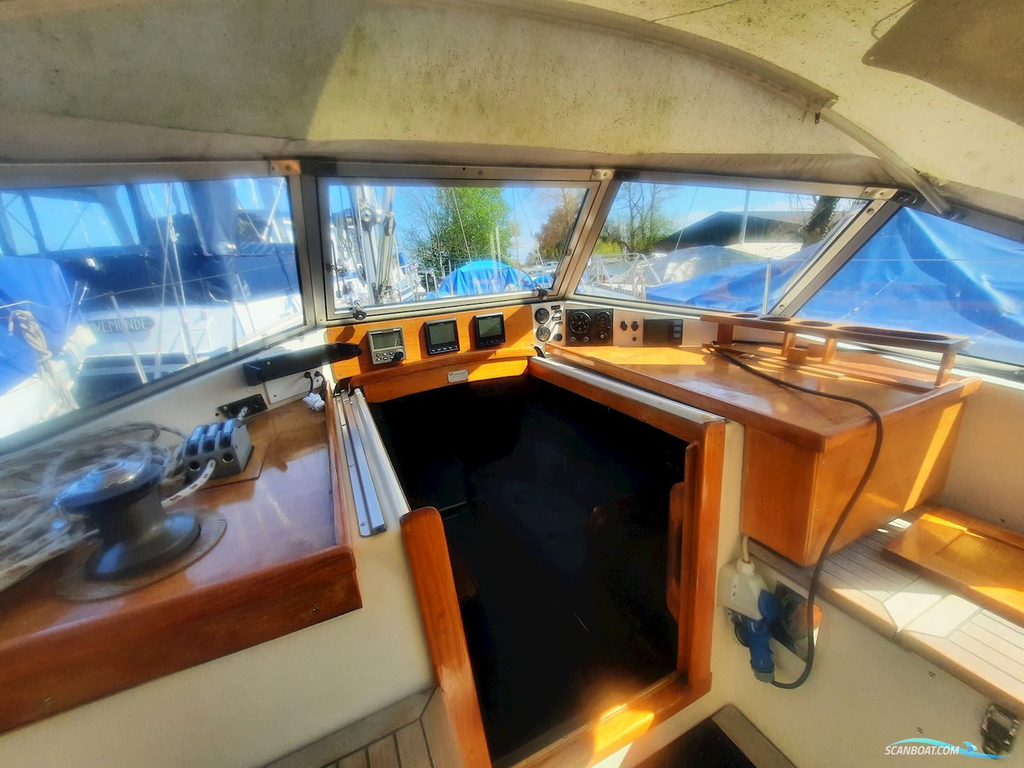Hallberg-Rassy 352