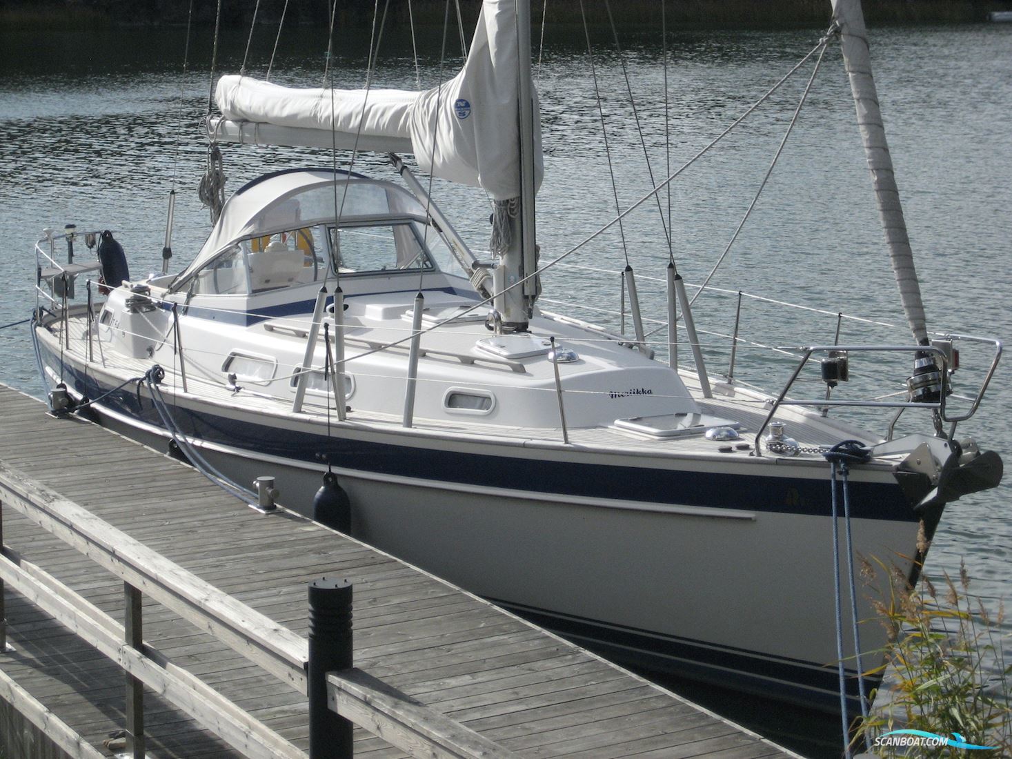 Hallberg-Rassy 37