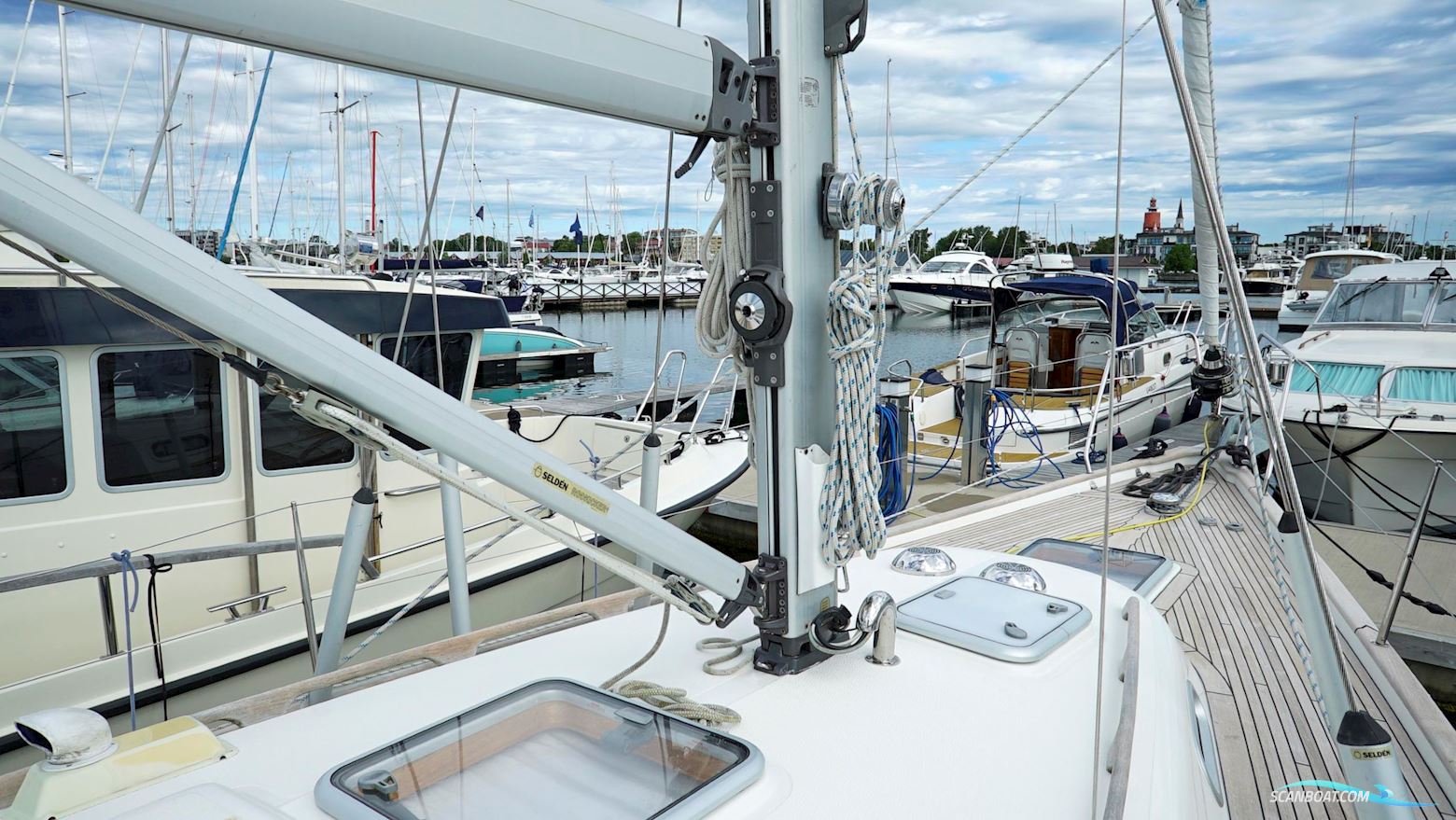Hallberg-Rassy 37