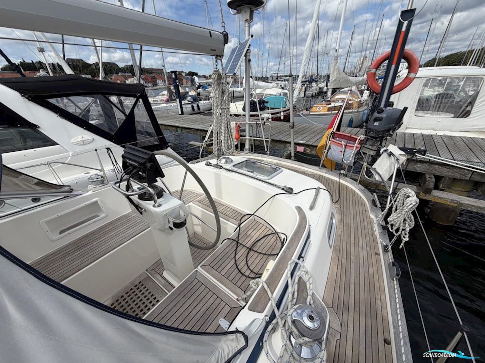 Hallberg-Rassy 37
