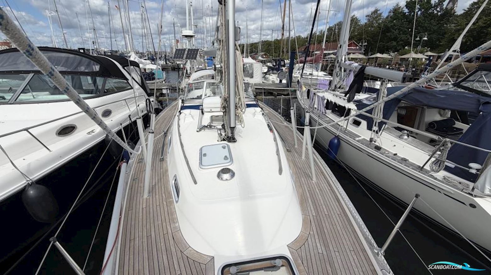 Hallberg-Rassy 37