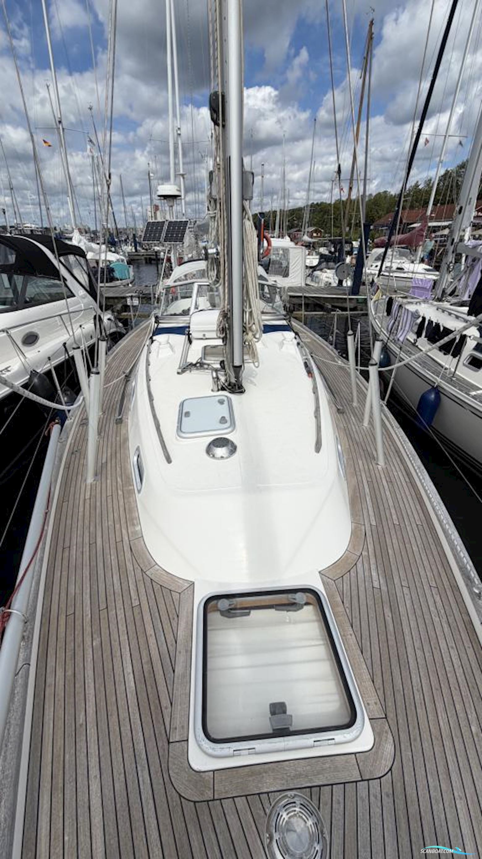 Hallberg-Rassy 37