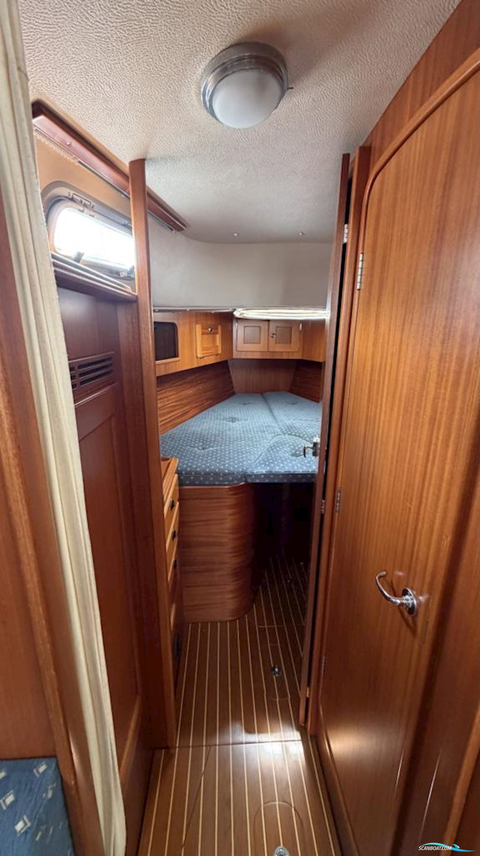 Hallberg-Rassy 37
