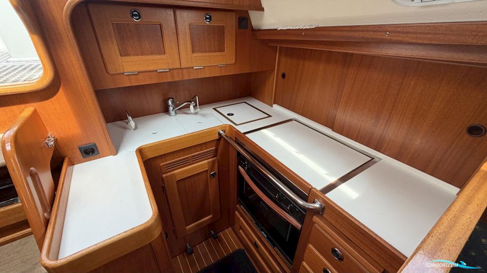 Hallberg-Rassy 37