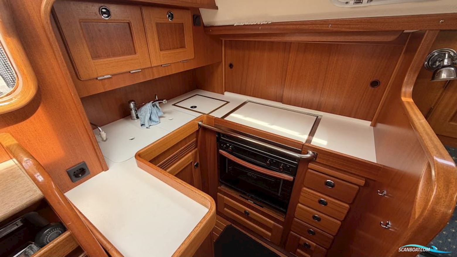 Hallberg-Rassy 37