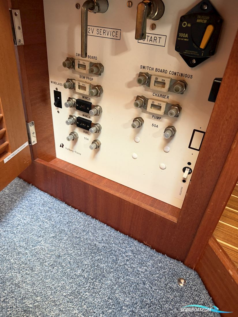 Hallberg-Rassy 39