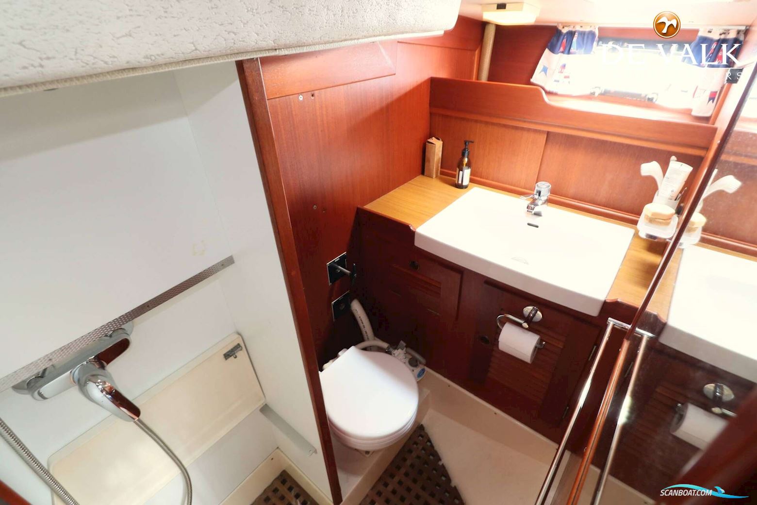 Hallberg Rassy 42 E