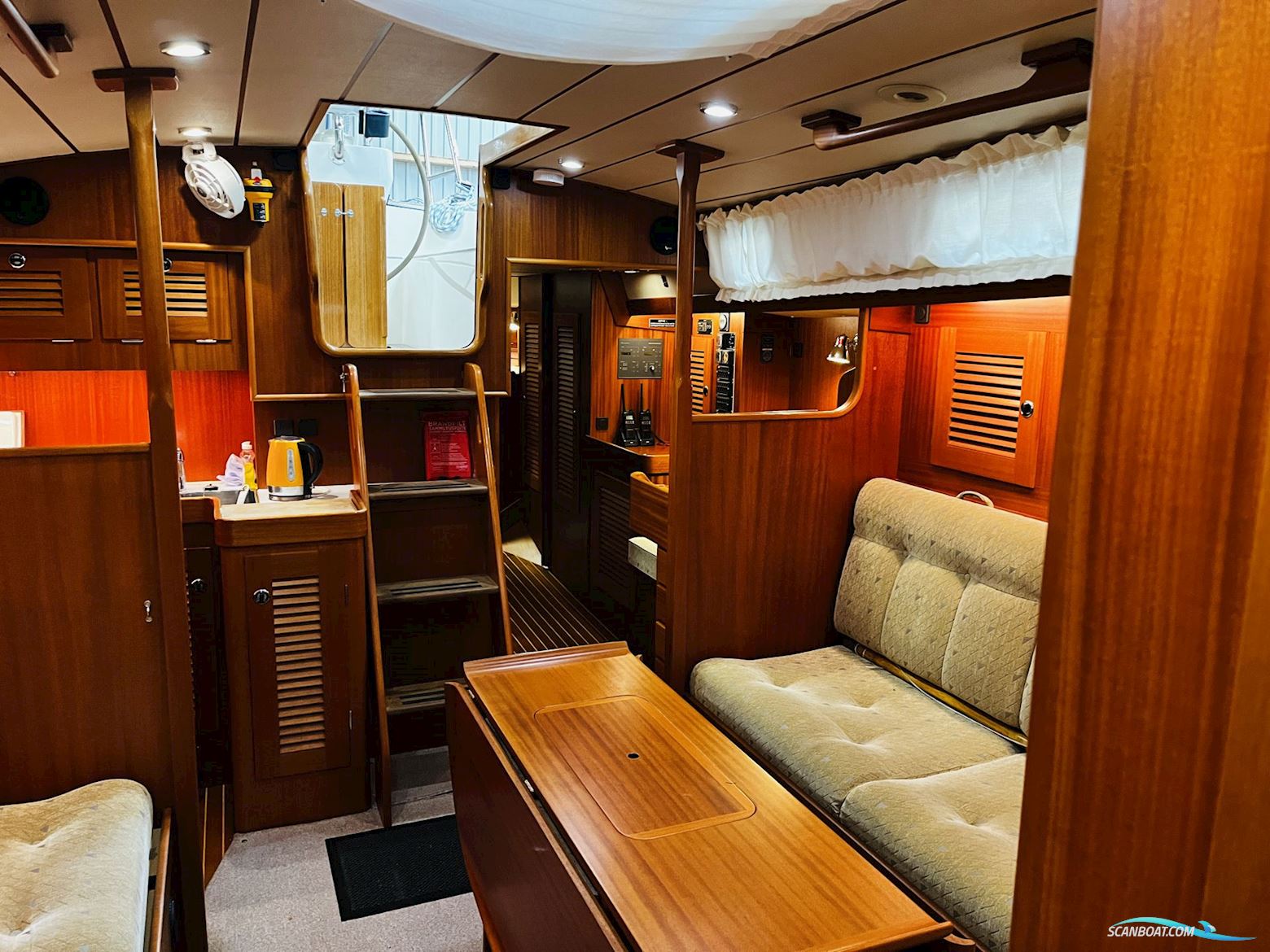 Hallberg-Rassy 42 F MkII