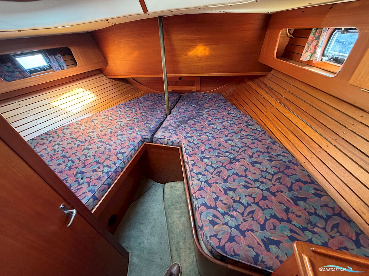 Hallberg-Rassy 42