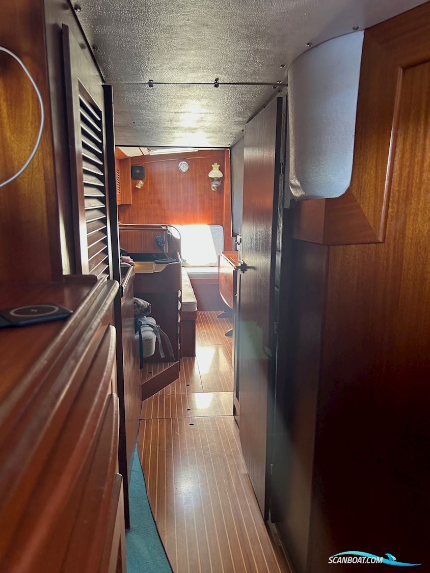 HALLBERG-RASSY 42E