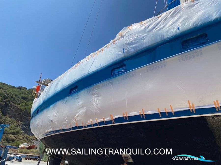 HALLBERG-RASSY 42E