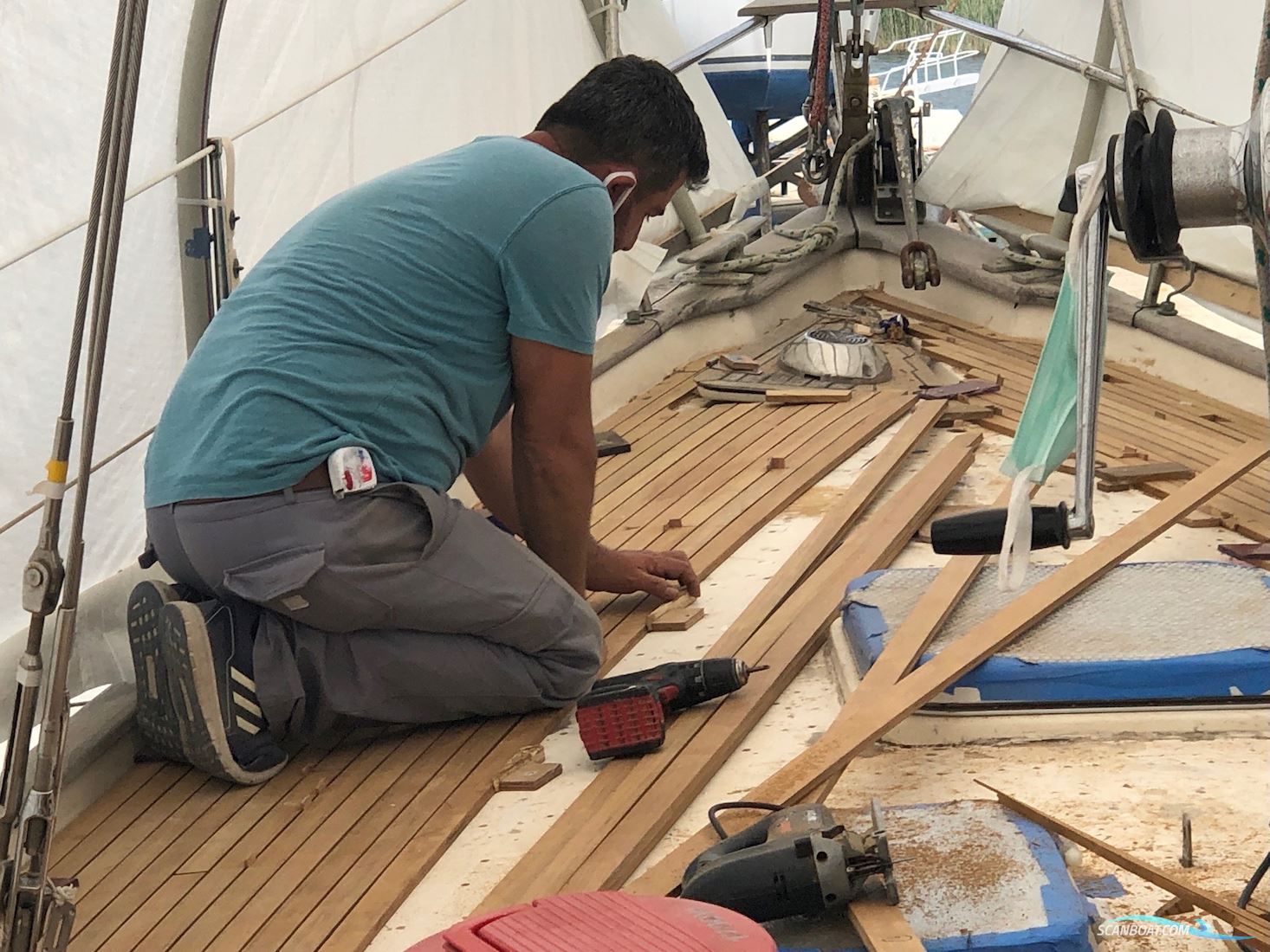 HALLBERG-RASSY 42E