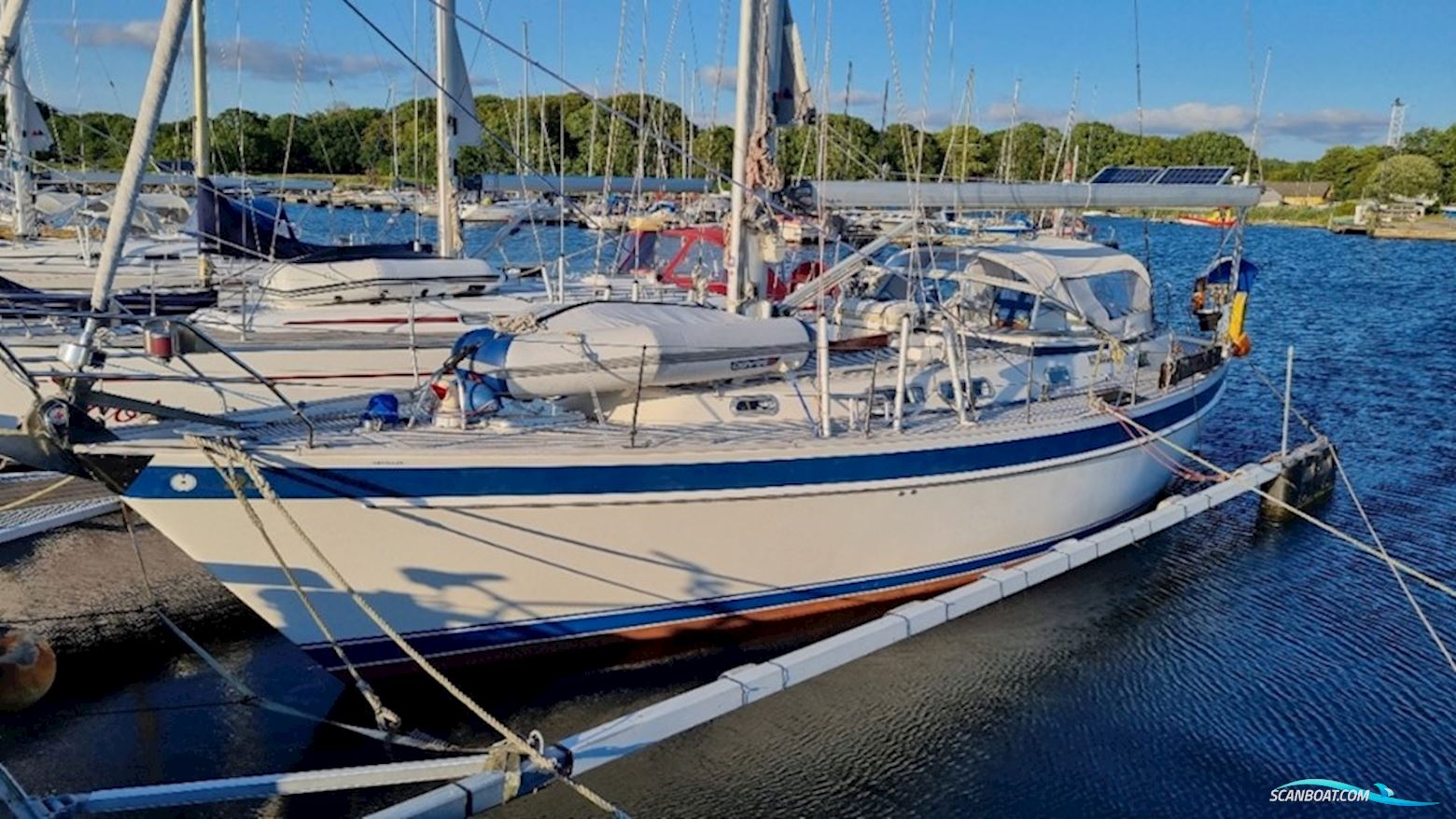 Hallberg-Rassy 42F Mk II