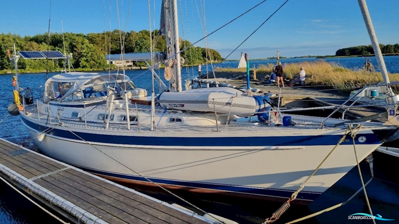 Hallberg-Rassy 42F Mk II