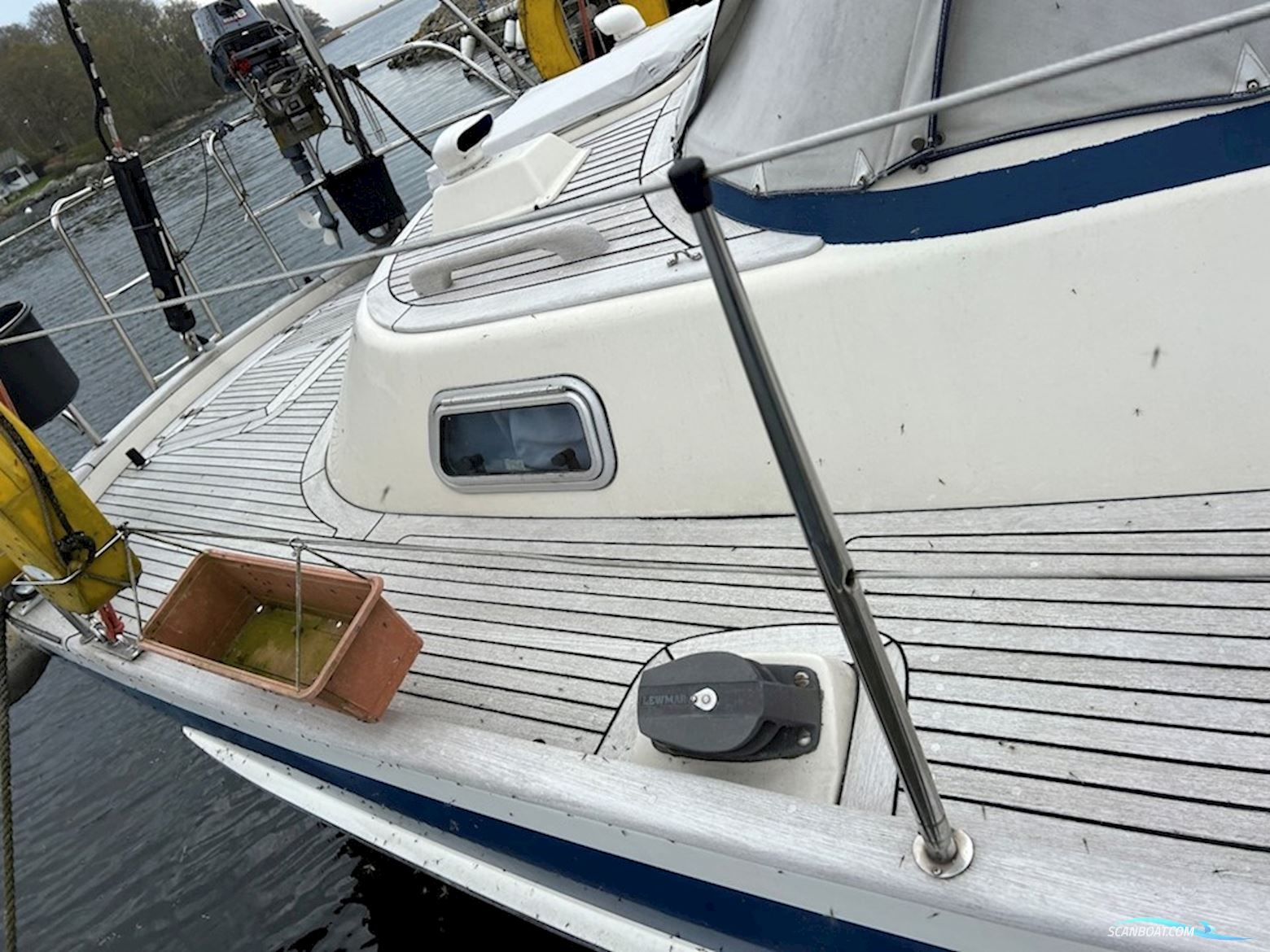 Hallberg-Rassy 42F Mk II