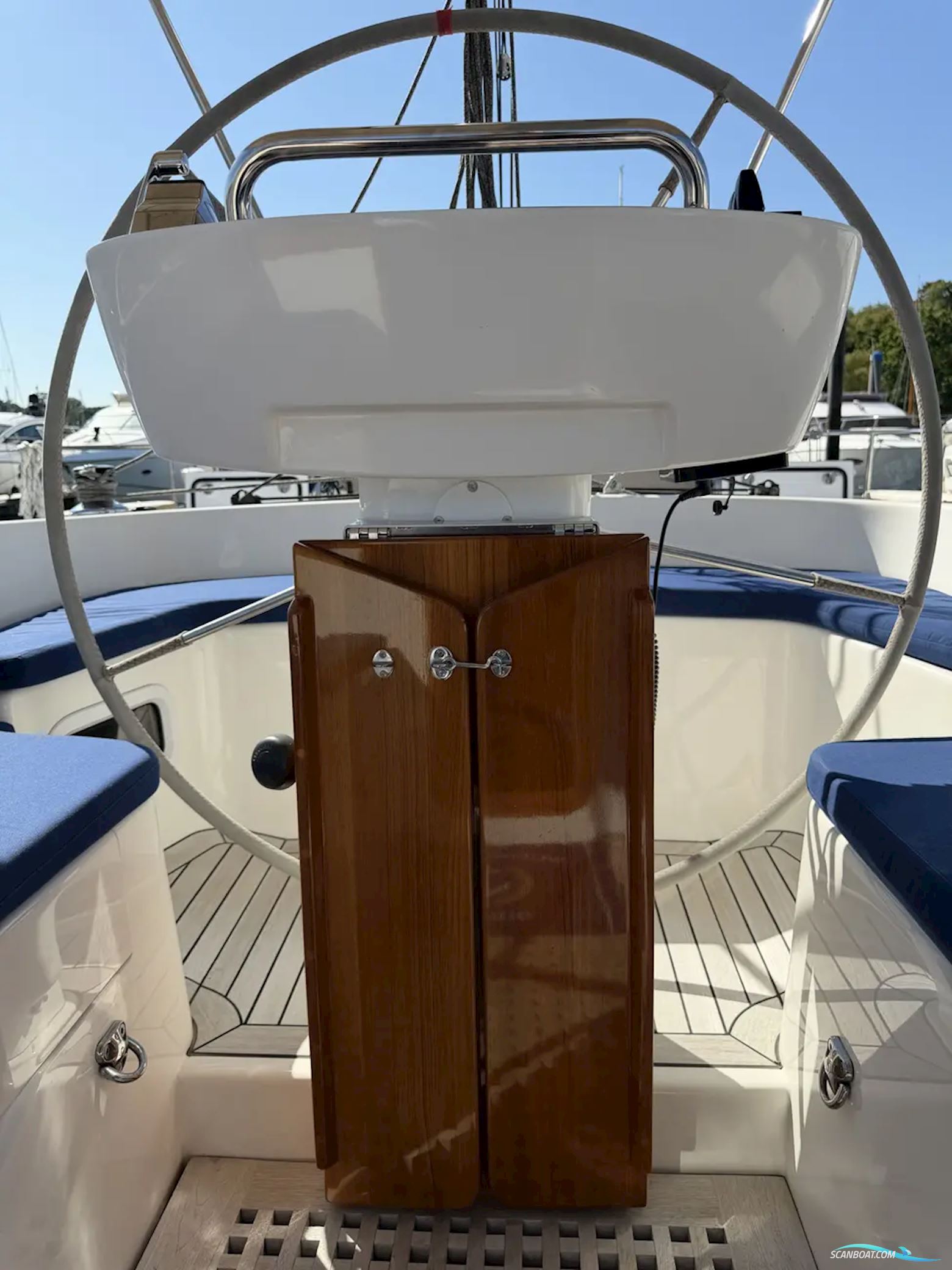 Hallberg-Rassy 44