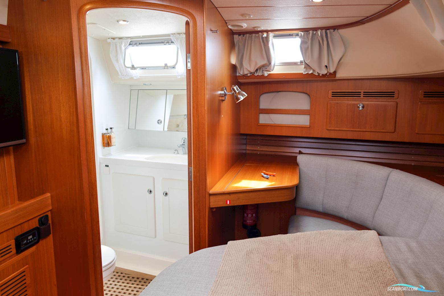 Hallberg-Rassy 54