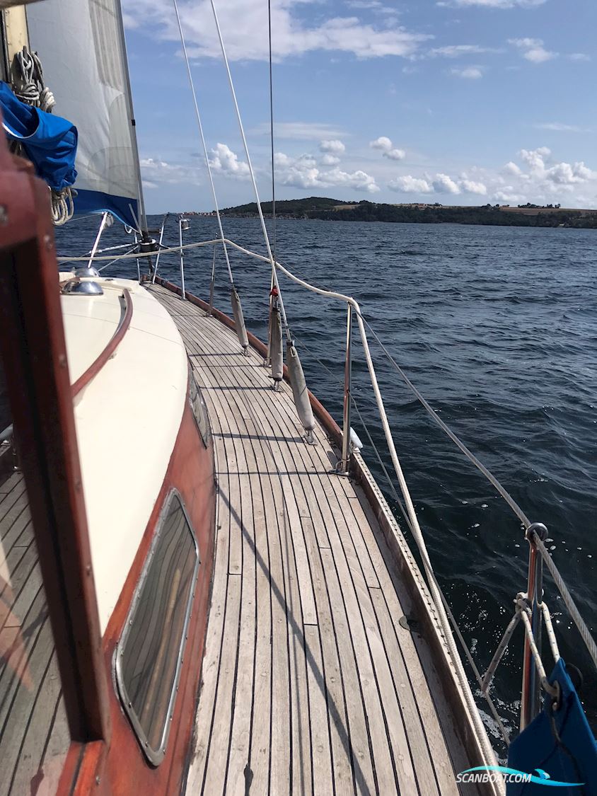 Hallberg Rassy Mistral 33