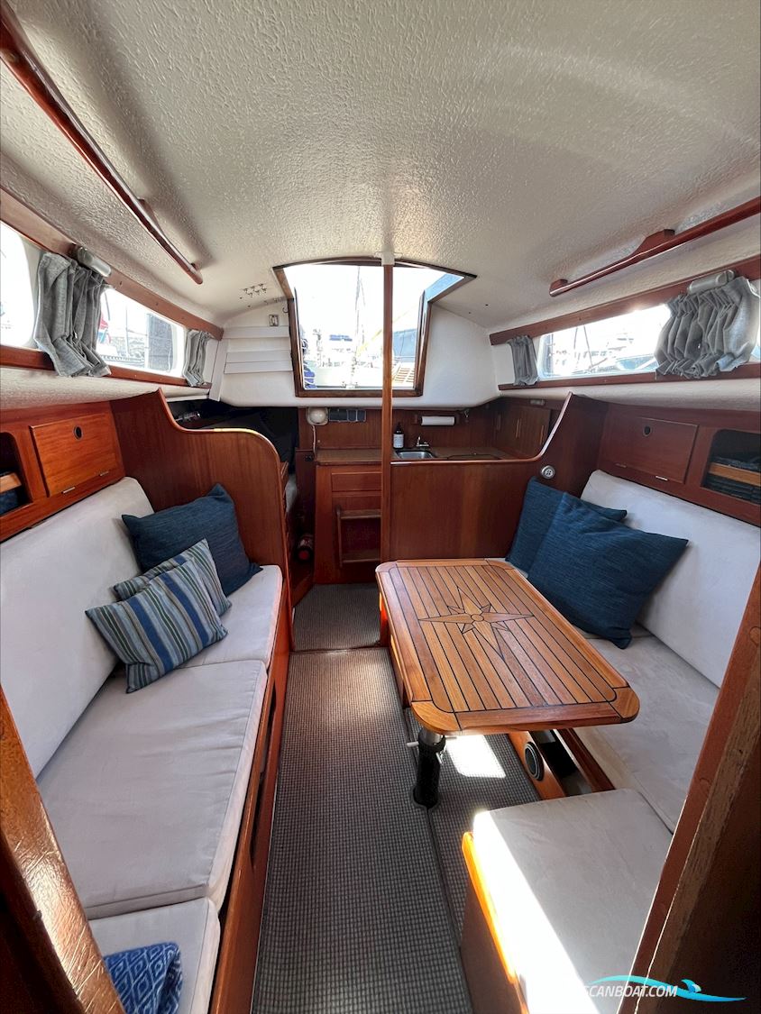 Hallberg-Rassy Mistress 32